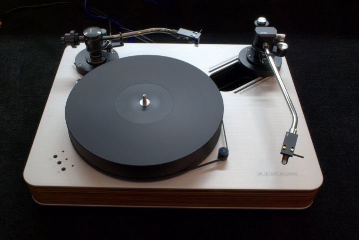 Dr Feickert Analogue Blackbird Turntable